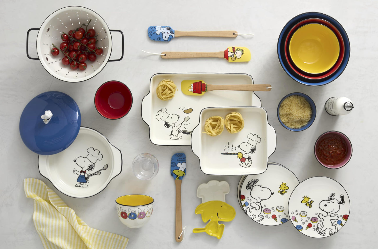 Lenox Home And Kitchen, Chef Snoopy Covered Casserole Dish, Porcelain Material, Dishwasher Safe, Kitchen, Baking Dish For Oven, Oven Safe Upto 350 Degrees, Snoopy Design (Blue And White, 1 Piece)