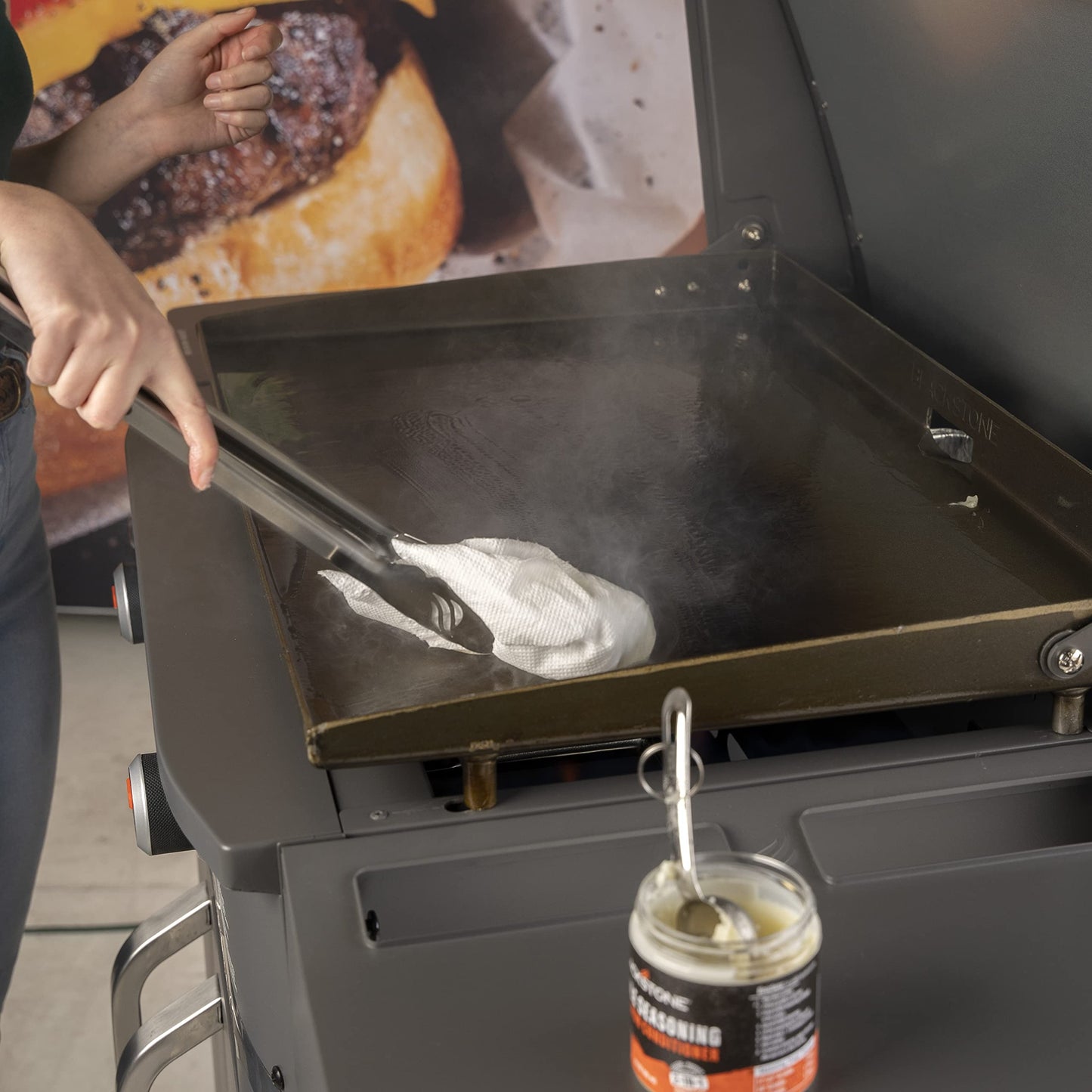 Blackstone 4146 Griddle Conditioner Kit, 2-in-1 Cast Iron Seasoning Oil, Clean, Protect & Condition, Plant-Based, 15.3oz