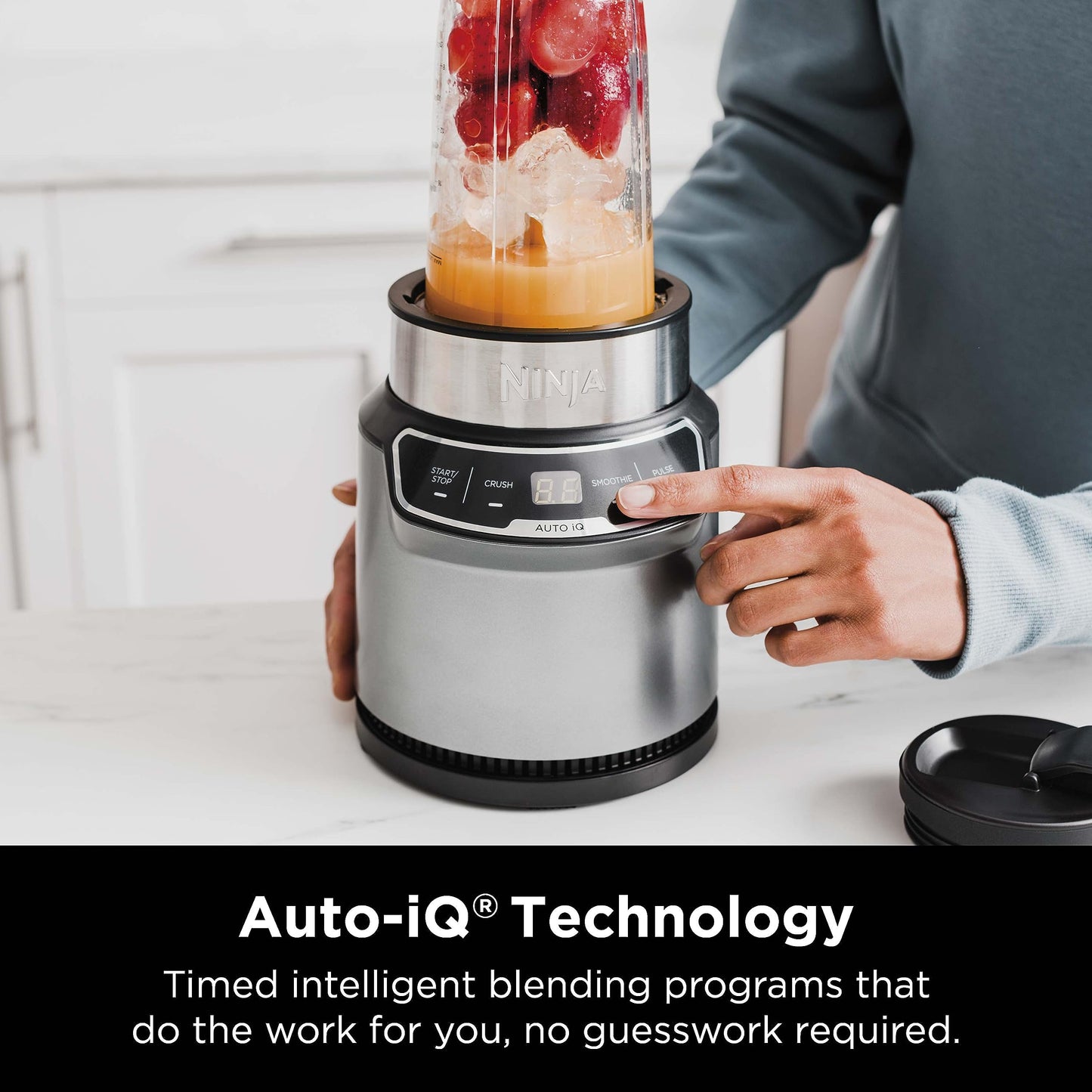 Ninja | Blender | Nutri Pro | Single Serve | For Smoothies, Salsa, Shakes and Frozen Drinks | Includes 2 Smoothie Cups & Lids | Crushes Ice, Fruit & Veggies |Silver | BN401