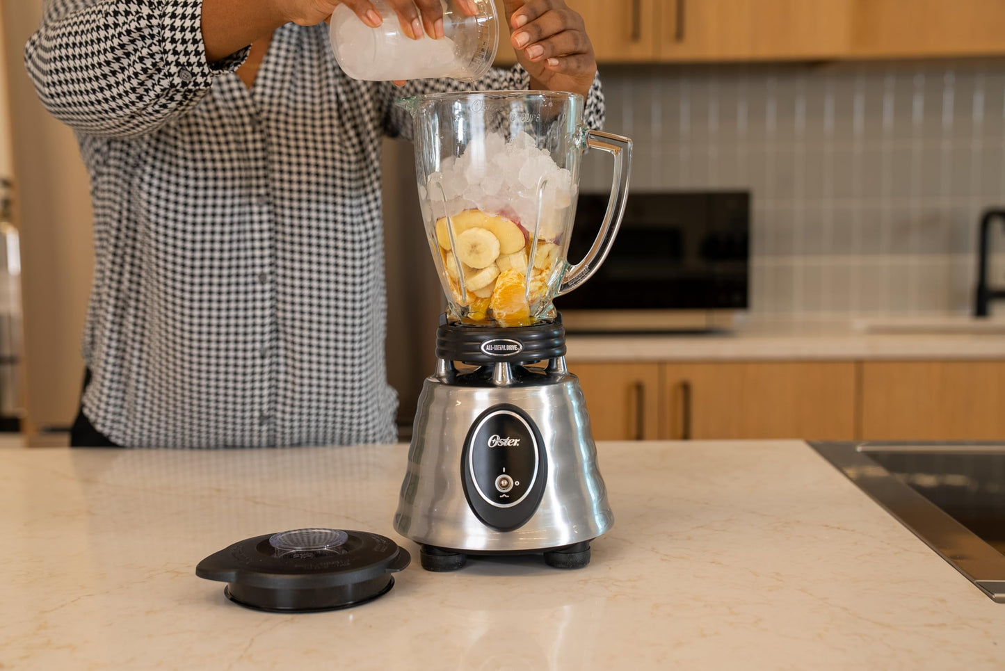 Oster Classic Series Heritage Blender with 6-Cup Glass Jar, 1000W Power, Stainless Steel Countertop Kitchen Blender